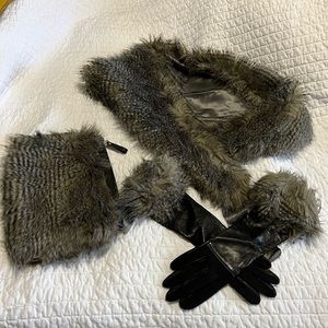 Faux fur set. Scarf, clutch purse and gloves.